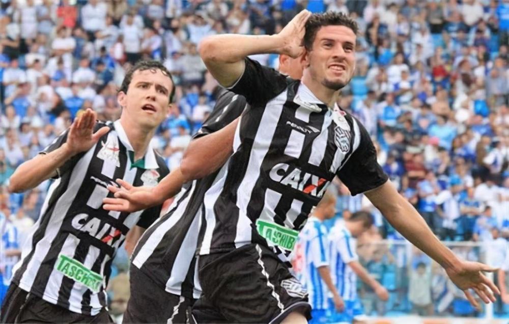  克雷莫内塞保级关键战役，主场与对手握手言和